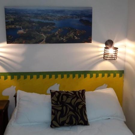 Hostel-Affordable Rooms With Private Bathroom San Juan Guatape Guatapé Exterior photo