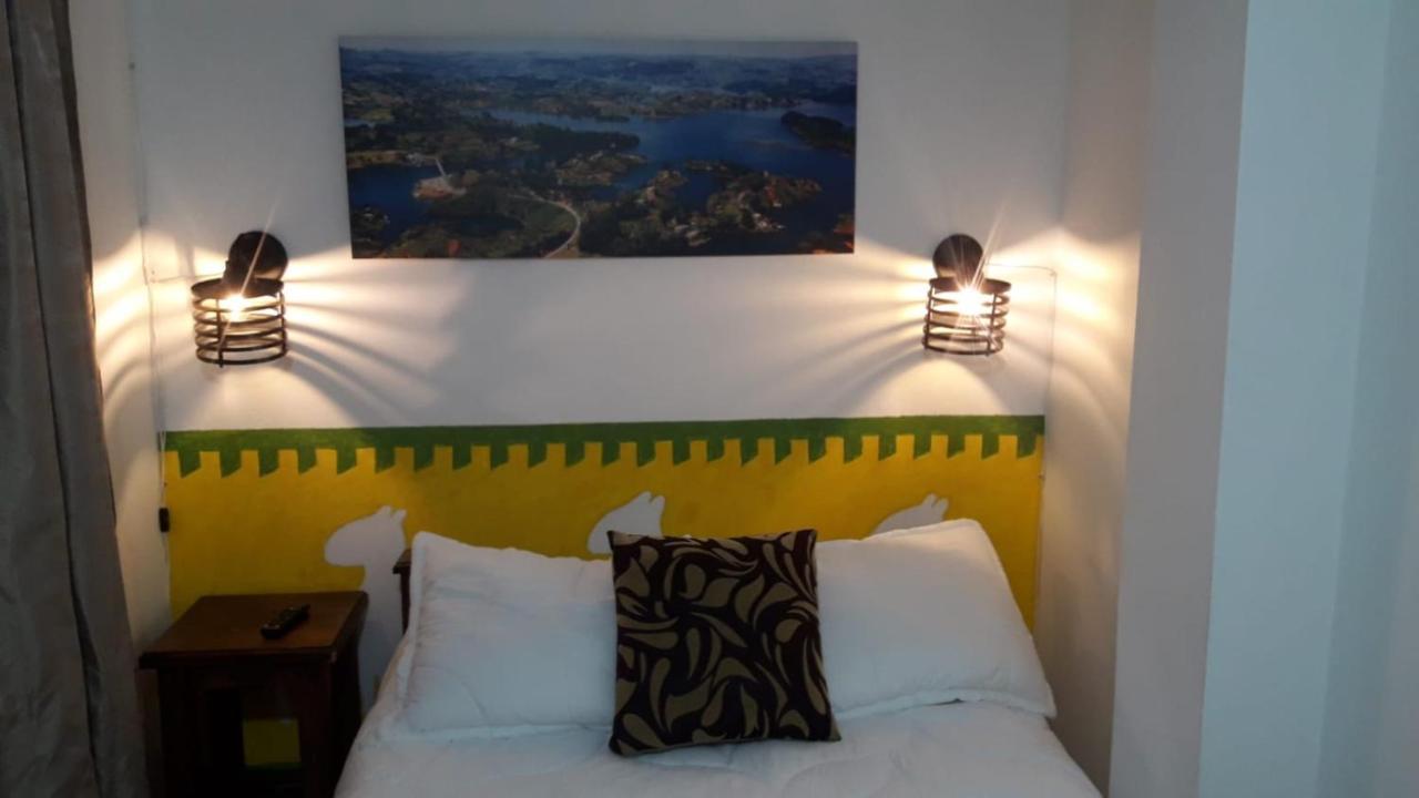 Hostel-Affordable Rooms With Private Bathroom San Juan Guatape Guatapé Exterior photo